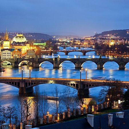 Quiet Apartment With Balcony Charles Bridge Praha Bagian luar foto