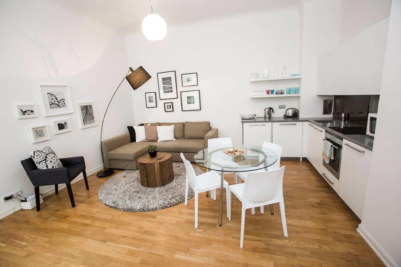 Quiet Apartment With Balcony Charles Bridge Praha Bagian luar foto